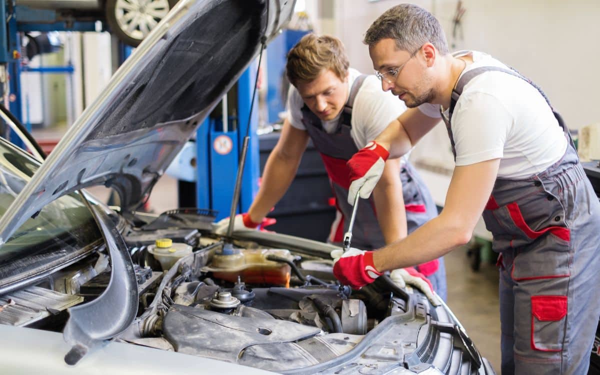 West Delray Collision Center onsite mechanic photo West Delray Collision Center onsite mechanic photo